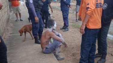 Hombre trepa una antena de Cantv de 60 metros en Boca de Uchire