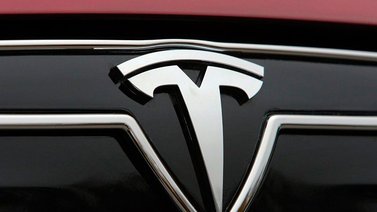 Explota su Tesla para no pagar más de 20 mil dólares por la reparación (+Video)
