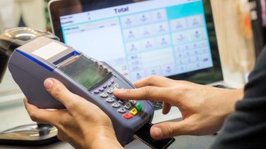 Las tarjetas de débito aún repuntan para los pagos