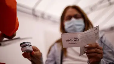 Colombia exigirá a viajeros carnet de vacunación contra COVID Colombia exigirá a viajeros carnet de vacunación contra COVID