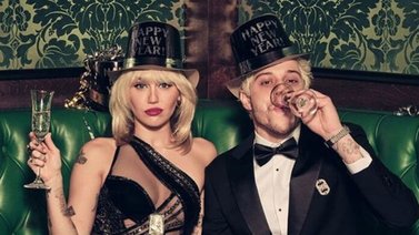 Miley Cyrus pide glamour a espectadores de su fiesta de año nuevo