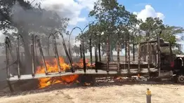 Incendian camión con enseres de las FARC en sur de Colombia