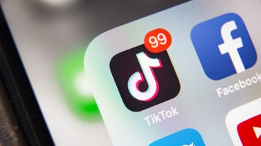 FBI investiga amenaza de ataques a escuelas publicadas en TikTok