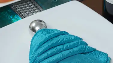 Servilleta en forma de arbolito Servilleta en forma de arbolito