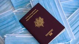 Francia detecta 11.000 pasaportes sanitarios falsos