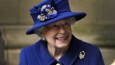 Reina Isabel II ingresa a hospital para someterse a exámenes