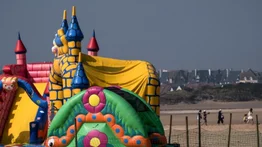 Mueren cinco niños en un accidente con castillo inflable en Australia
