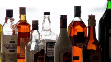Consumidores se pertrechan de ron en combo