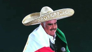 Famosos lamentan la muerte de Vicente Fernández