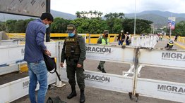 Defensoría colombiana dice que aún no se permite paso en frontera con Venezuela