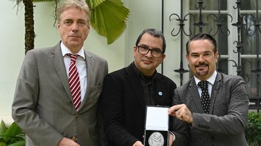Rafael Uzcátegui recibe el premio franco-alemán de los derechos humanos