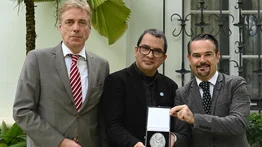 Rafael Uzcátegui recibe el premio franco-alemán de los derechos humanos
