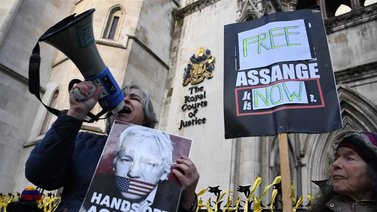 Tribunal da la razón a EEUU y dicta que Assange puede ser extraditado