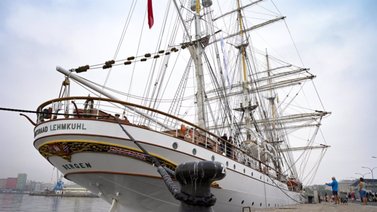 Centenario barco noruego en misión por los océanos atraca en Miami