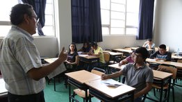 Profesores universitarios comen menos de tres veces al día, según estudio