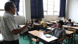 Profesores universitarios comen menos de tres veces al día, según estudio