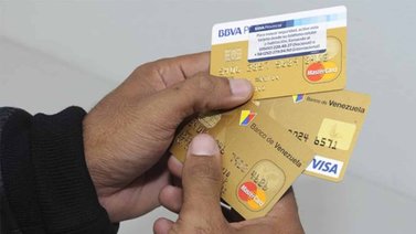 Tarjetas de crédito quedan solo para "adornar" las carteras