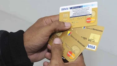 Tarjetas de crédito quedan solo para "adornar" las carteras