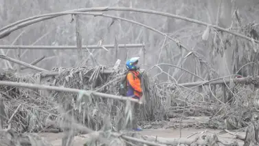 Erupción de volcán en Indonesia deja al menos 22 muertos Erupción de volcán en Indonesia deja al menos 22 muertos