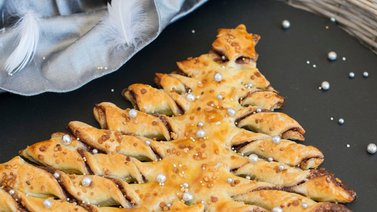 Arbolito de Navidad de hojaldre con crema de chocolate