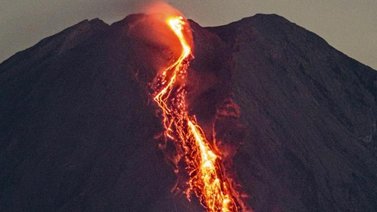 Volcán Semeru ocasionó la muerte de 13 personas y varios heridos en indonesia