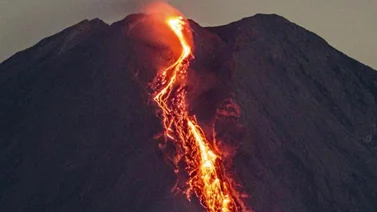 Volcán Semeru ocasionó la muerte de 13 personas y varios heridos en indonesia