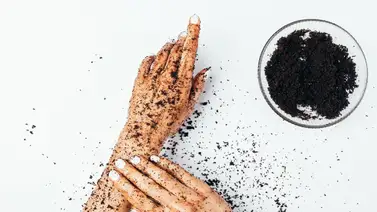 Exfoliar tus manos elimina arrugas y manchas Exfoliar tus manos elimina arrugas y manchas