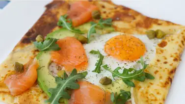 Brunch con crepes de salmón ahumado Brunch con crepes de salmón ahumado