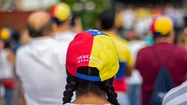 Mujer agrede a venezolana con su bebé en brazos en Perú (+Video)