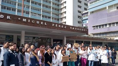 Reportan renuncia masiva de médicos en el hospital Pérez Carreño