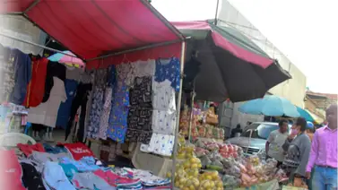 El comercio informal se apodera de las aceras caraqueñas El comercio informal se apodera de las aceras caraqueñas