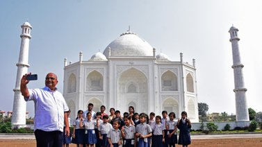 Un hombre construyó una copia del Taj Mahal en señal de amor a su esposa