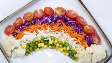 Ensalada arcoíris para consentir a los niños
