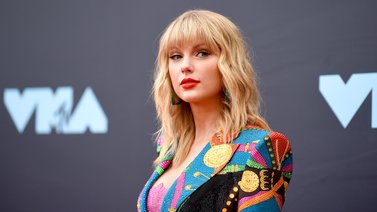 Taylor Swift publica una nueva versión de su tema "Christmas Tree Farm"