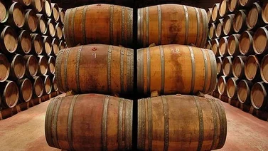 Barril de vino marca récord tras venderse por 900.000 dólares