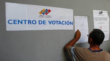 Cierran centros de votación, excepto donde hay electores en cola