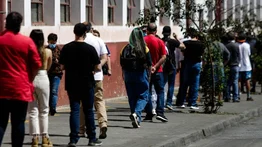 Colegios electorales comienzan a cerrar en la jornada decisiva en Chile