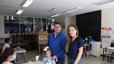 Gustavo Duque ejerce su derecho al voto en Chacao