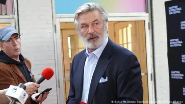 Nueva demanda: La escena que Alec Baldwin ensayaba no incluía ningún disparo Nueva demanda: La escena que Alec Baldwin ensayaba no incluía ningún disparo