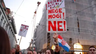 Unas 15.000 personas protestan en Zagreb contra las medidas anticovid Unas 15.000 personas protestan en Zagreb contra las medidas anticovid
