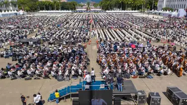 Video: El Sistema logra el Guinness World Records a la orquesta más grande del mundo Video: El Sistema logra el Guinness World Records a la orquesta más grande del mundo