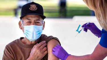 EEUU aprueba dosis de refuerzo de Pfizer y Moderna para adultos