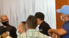 Raúl Yusef abofetea a Americo De Grazia frente a jefa de la MOE-UE en Bolívar (+Video)