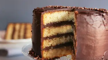 Bizcocho de vainilla con crema de chocolate Bizcocho de vainilla con crema de chocolate