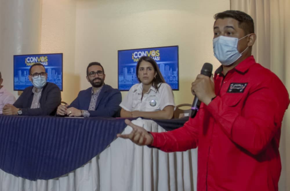 25O emprendedores son respaldados por el alcalde Willy Casanova en Maracaibo 25O emprendedores son respaldados por el alcalde Willy Casanova en Maracaibo