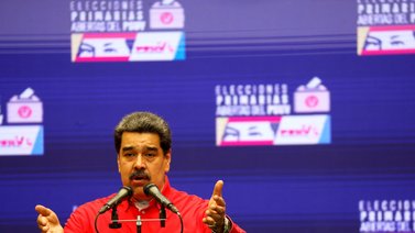 Maduro insta a candidatos a realizar una campaña electoral "limpia"