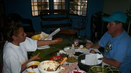 Criollos "matan tigres" para cubrir gastos de Navidad