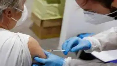 Recomiendan extender dosis de refuerzo de covid en Reino Unido a menores de 50 Recomiendan extender dosis de refuerzo de covid en Reino Unido a menores de 50