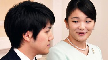 La exprincesa Mako abandona Japón con su esposo plebeyo