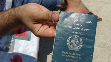 Los talibanes reanudarán la entrega de pasaportes en Afganistán